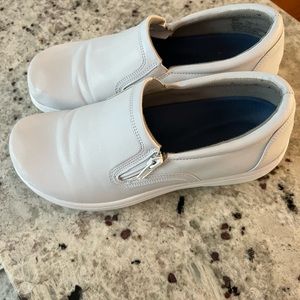White air supply nursing shoes